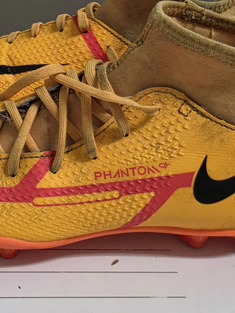 Nike Phantom Kids Soccer Cleats
